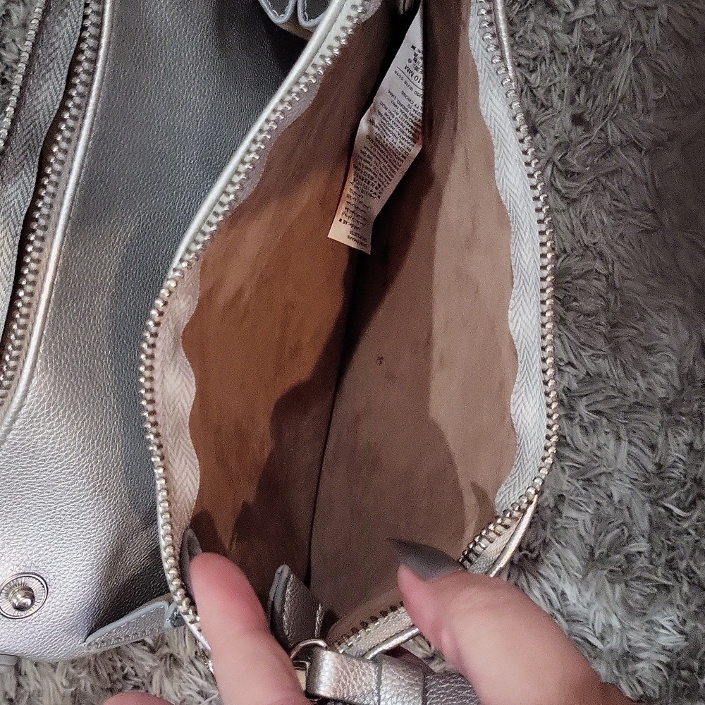 Old Navy Cross Body Bag - Picture 5 of 9